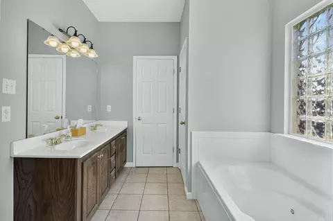 Bath - 2212 Defoe Cir, Bryant, AR 72022 photo 1 of 4