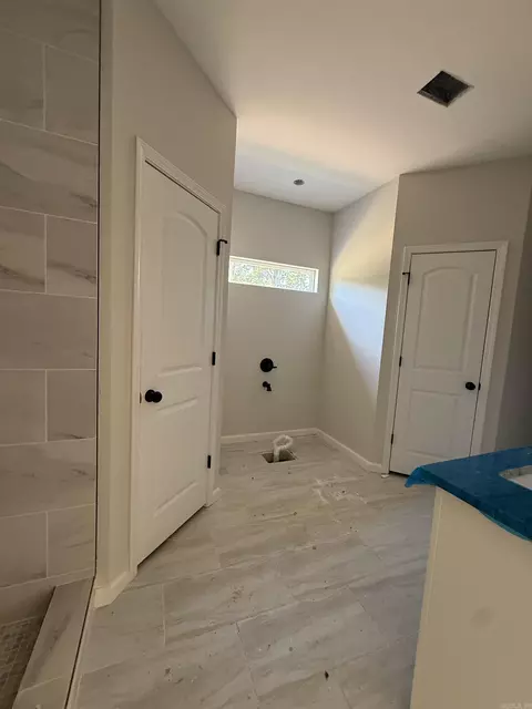 Bath - 529 Madeleine Cir, Austin, AR 72007 photo 3 of 3