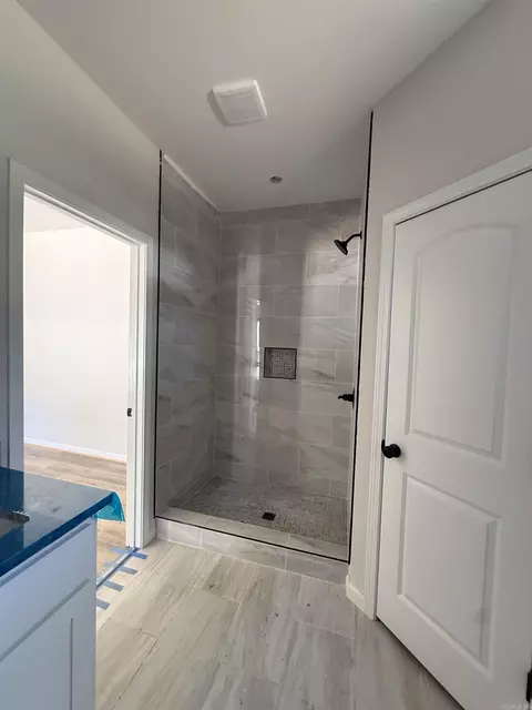 Bath - 529 Madeleine Cir, Austin, AR 72007 photo 1 of 3