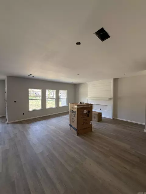Living - 529 Madeleine Cir, Austin, AR 72007 photo 1 of 1