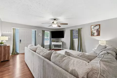 Living - 534 Main St, Clinton, AR 72031 photo 2 of 2