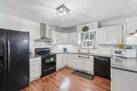 Kitchen - 534 Main St, Clinton, AR 72031 photo 1 of 7