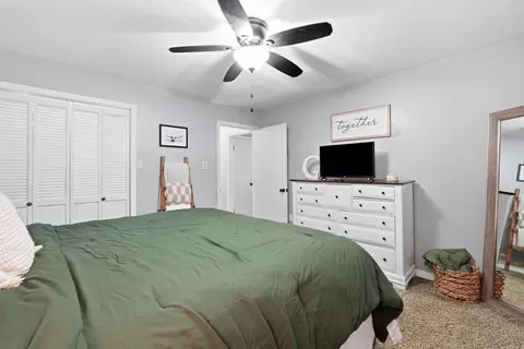 Bedroom - 534 Main St, Clinton, AR 72031 photo 2 of 3