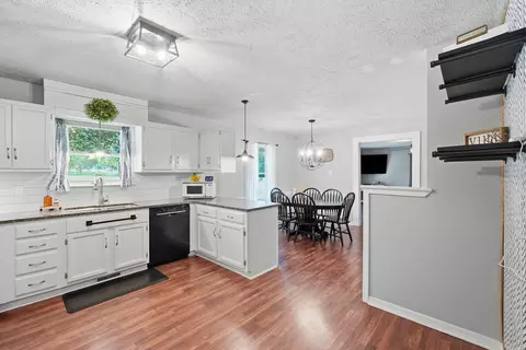 Kitchen - 534 Main St, Clinton, AR 72031 photo 6 of 7