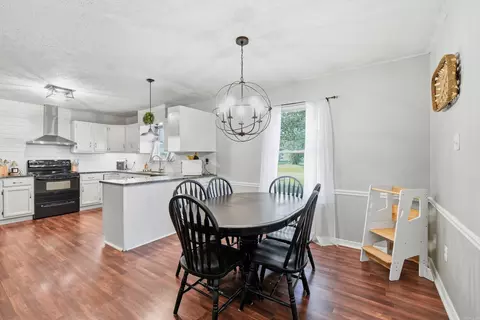 Dining - 534 Main St, Clinton, AR 72031 photo 1 of 2
