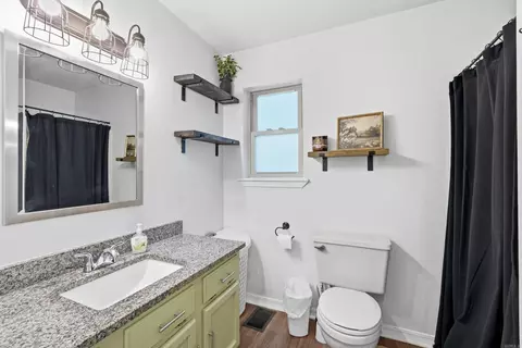 Bath - 534 Main St, Clinton, AR 72031 photo 2 of 2