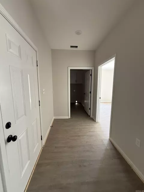 Entry Way - 531 Madeleine Cir, Austin, AR 72007 photo 3 of 3
