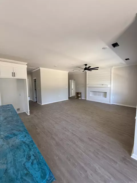 Living - 531 Madeleine Cir, Austin, AR 72007 photo 2 of 2