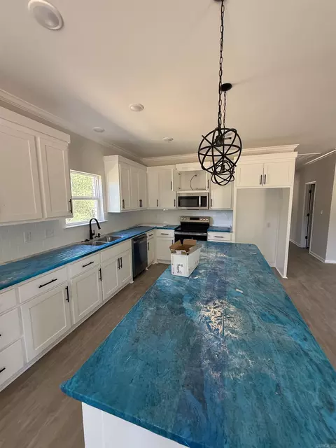 Kitchen - 531 Madeleine Cir, Austin, AR 72007 photo 2 of 2