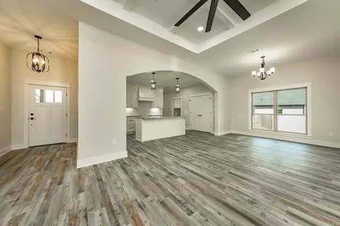 Living - 100 Michael Dr, Beebe, AR 72012 photo 2 of 5