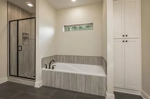 Bath - 100 Michael Dr, Beebe, AR 72012 photo 2 of 4