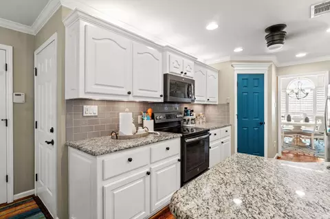 Kitchen - 5110 Wall St, Benton, AR 72015 photo 2 of 3