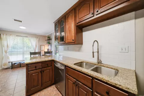 Kitchen - 1505 Pinefield Dr, Conway, AR 72034 photo 3 of 4