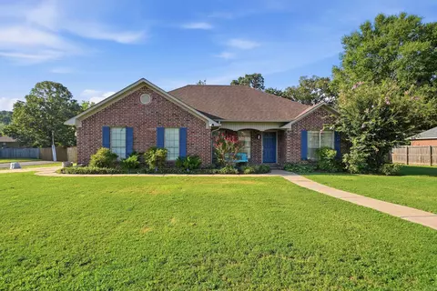 Exterior - 1505 Pinefield Dr, Conway, AR 72034 photo 4 of 6