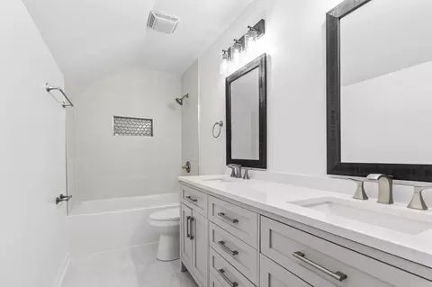 Bath - 141 Cypress Dr, Trumann, AR 72472 photo 4 of 4