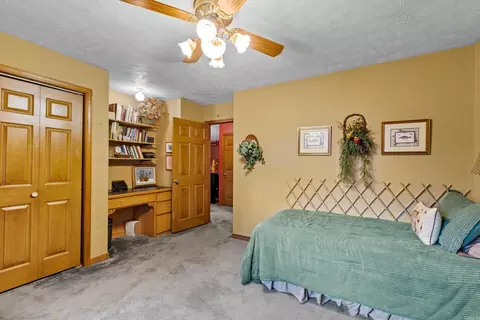 Bedroom - 5948 Push Mountain Rd, Norfork, AR 72658 photo 4 of 4
