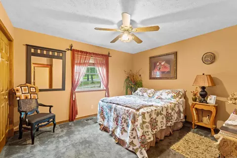 Bedroom - 5948 Push Mountain Rd, Norfork, AR 72658 photo 2 of 4