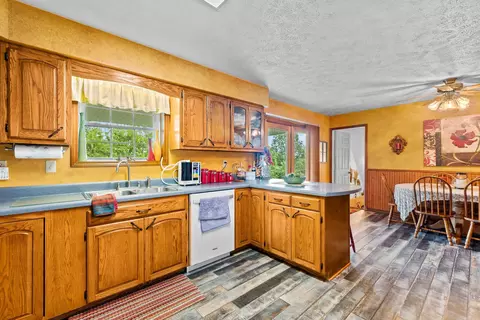 Kitchen - 5948 Push Mountain Rd, Norfork, AR 72658 photo 2 of 4