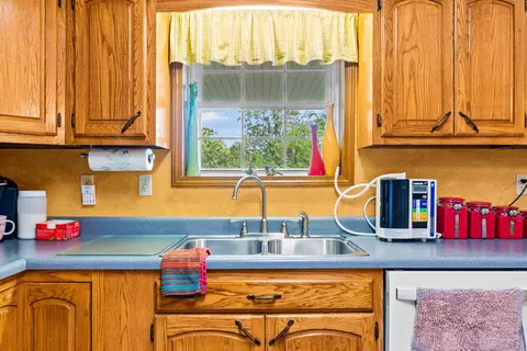 Kitchen - 5948 Push Mountain Rd, Norfork, AR 72658 photo 3 of 4
