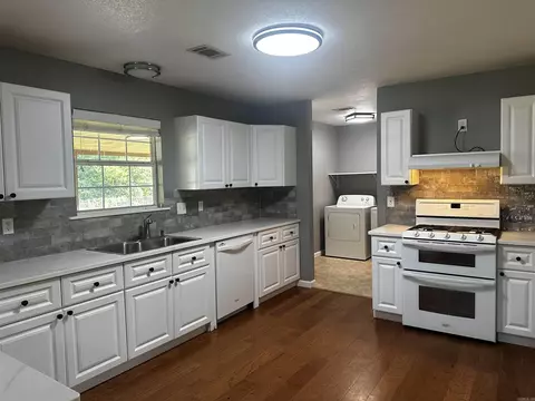 Kitchen - 258 Dingler Rd, Donaldson, AR 71941 photo 2 of 5