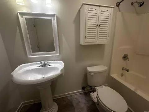 Bath - 258 Dingler Rd, Donaldson, AR 71941 photo 8 of 8