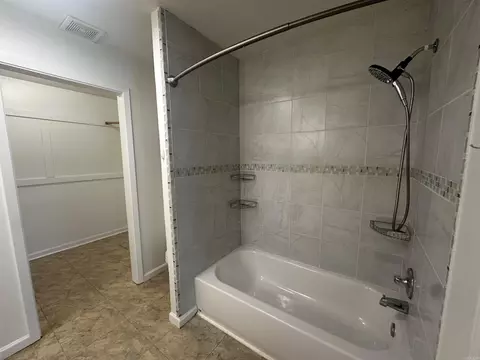 Bath - 258 Dingler Rd, Donaldson, AR 71941 photo 4 of 8