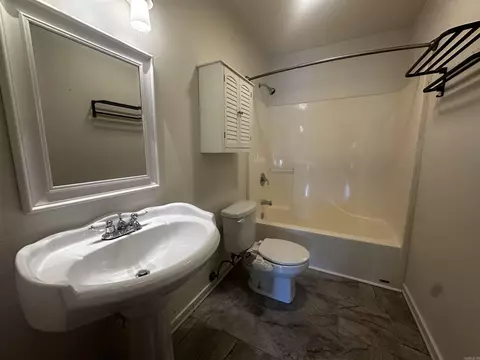 Bath - 258 Dingler Rd, Donaldson, AR 71941 photo 5 of 8