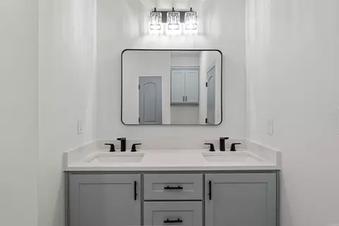 Bath - 516 Madeleine Cir, Austin, AR 72007 photo 7 of 9