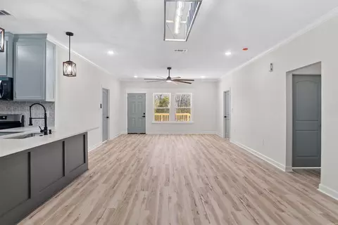 Living - 516 Madeleine Cir, Austin, AR 72007 photo 1 of 3