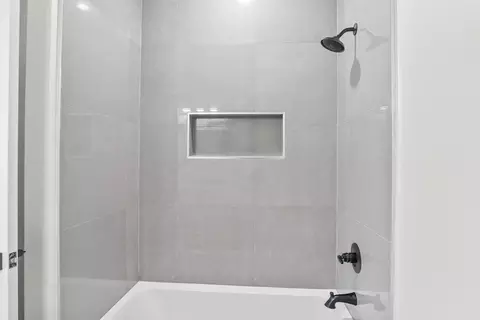 Bath - 524 Madeleine Cir, Austin, AR 72007 photo 5 of 7