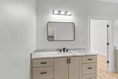 Bath - 524 Madeleine Cir, Austin, AR 72007 photo 1 of 7
