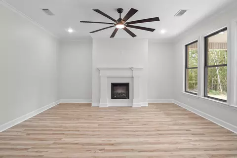 Living - 524 Madeleine Cir, Austin, AR 72007 photo 2 of 3