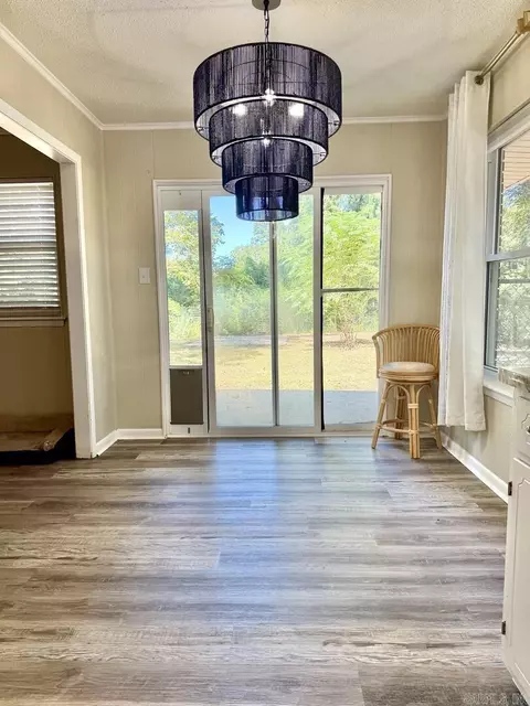 Dining - 7124 Camden Cutoff Rd, Pine Bluff, AR 71603 photo 3 of 3