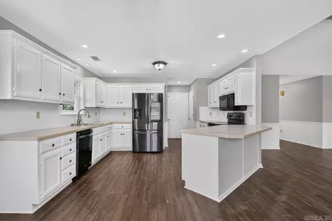Kitchen - 10 Nevada Ln, Cabot, AR 72023 photo 1 of 2