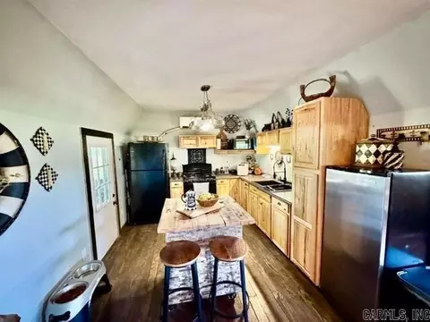 Kitchen - 366 Jaybird Ln, Searcy, AR 72143 photo 1 of 2