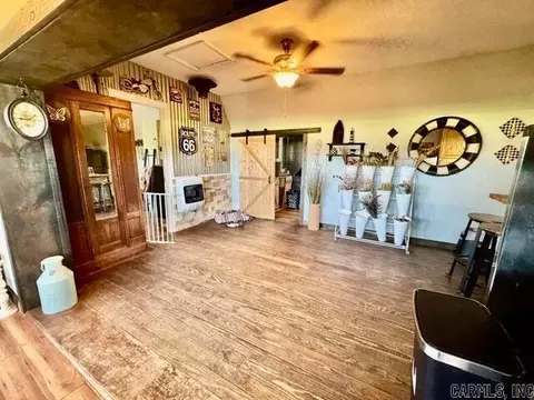 Entry Way - 366 Jaybird Ln, Searcy, AR 72143 photo 1 of 2