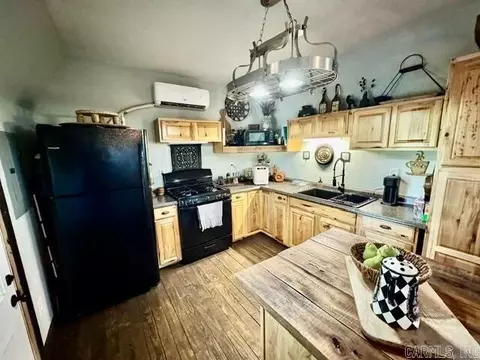 Kitchen - 366 Jaybird Ln, Searcy, AR 72143 photo 2 of 2