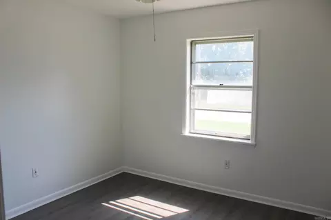 Bedroom - 807 S S Spg, Searcy, AR 72143 photo 1 of 3