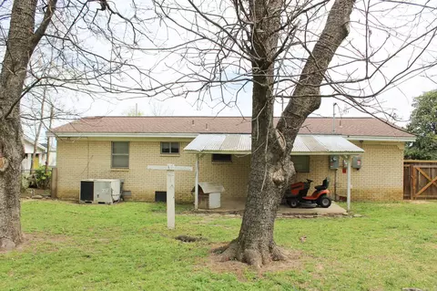 Exterior - 807 S S Spg, Searcy, AR 72143 photo 7 of 7