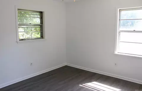 Bedroom - 807 S S Spg, Searcy, AR 72143 photo 2 of 3