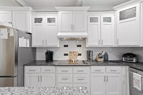 Kitchen - 1213 Bent Tree Ln, Searcy, AR 72143 photo 2 of 3