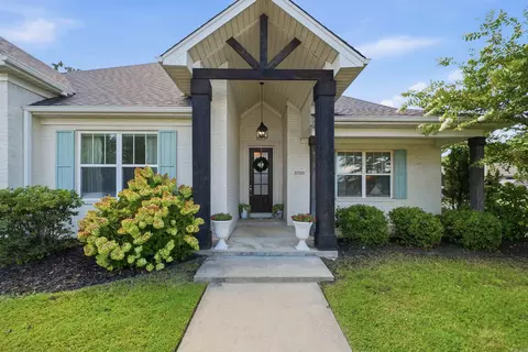 Exterior - 5709 Red Leaf Dr, Benton, AR 72019 photo 2 of 8