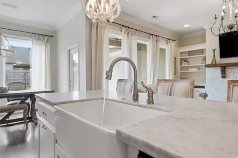 Kitchen - 5709 Red Leaf Dr, Benton, AR 72019 photo 5 of 7