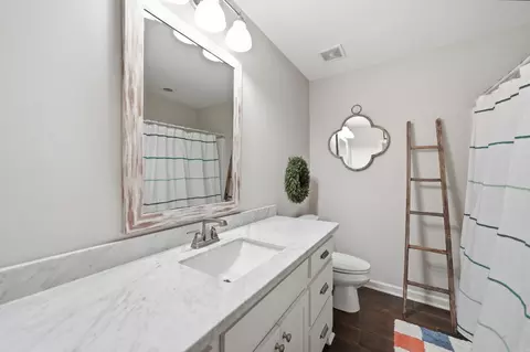 Bath - 5709 Red Leaf Dr, Benton, AR 72019 photo 1 of 3