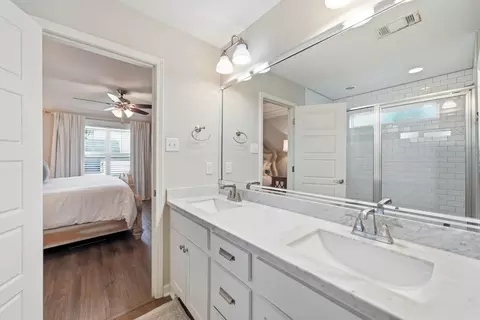 Bath - 5709 Red Leaf Dr, Benton, AR 72019 photo 2 of 3