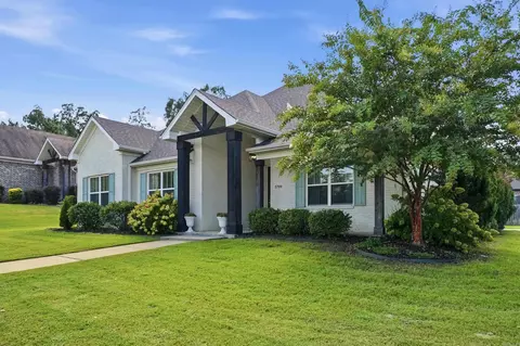 Exterior - 5709 Red Leaf Dr, Benton, AR 72019 photo 7 of 8
