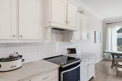 Kitchen - 5709 Red Leaf Dr, Benton, AR 72019 photo 6 of 7