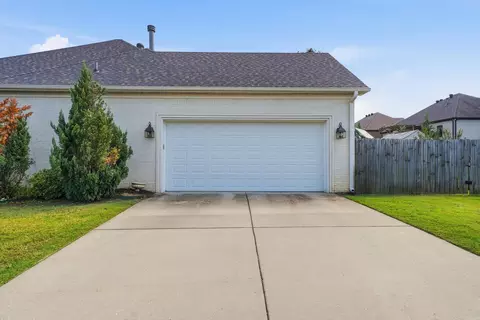 Exterior - 5709 Red Leaf Dr, Benton, AR 72019 photo 6 of 8