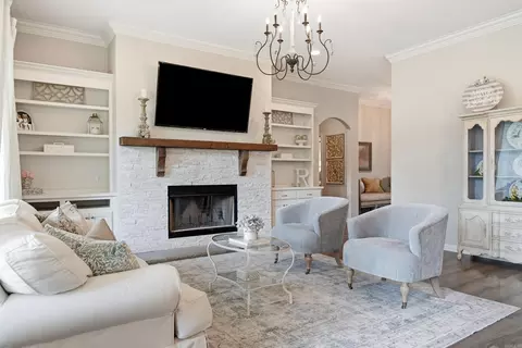 Living - 5709 Red Leaf Dr, Benton, AR 72019 photo 3 of 5