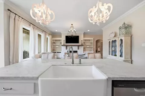 Kitchen - 5709 Red Leaf Dr, Benton, AR 72019 photo 4 of 7